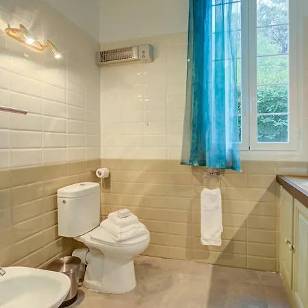 Villa Azzurra Front Beach - Pool - Happy Rentals *