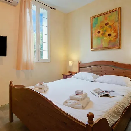 Villa Azzurra Front Beach - Pool - Happy Rentals アパート *