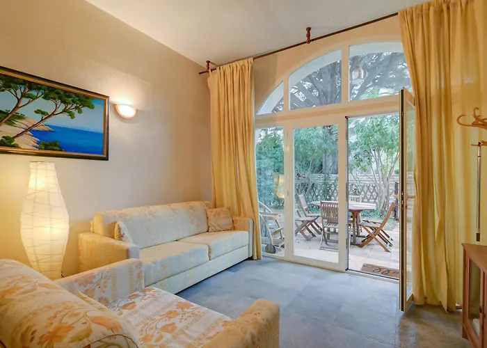 Azzurra Front - Happy Сен-Тропе