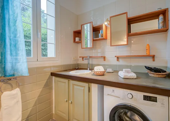 Azzurra Front - Happy * Сен-Тропе